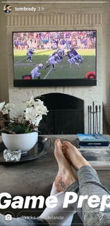 Gisele Bündchen feet photo thumbnail