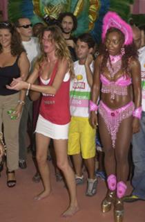 Gisele Bündchen feet photo thumbnail