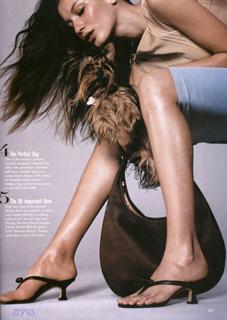 Gisele Bündchen feet photo thumbnail