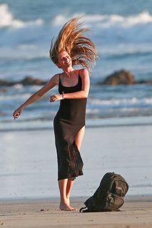 Gisele Bündchen feet photo thumbnail