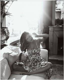 Gisele Bündchen feet photo thumbnail