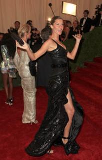 Gisele Bündchen feet photo thumbnail