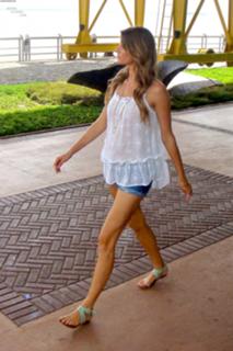Gisele Bündchen feet photo thumbnail