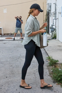 Gisele Bündchen feet photo thumbnail