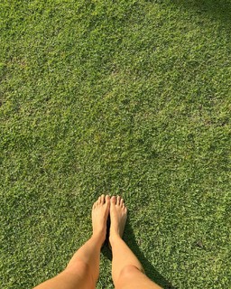 Gisele Bündchen feet photo thumbnail
