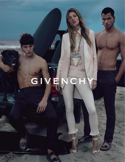 Gisele Bündchen feet photo thumbnail