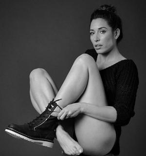 Giselle Itié feet photo thumbnail