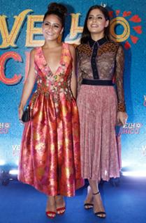 Giulia Buscacio feet photo thumbnail