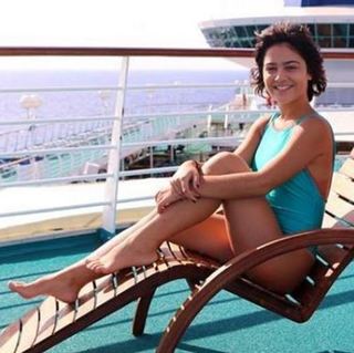 Giulia Buscacio feet photo thumbnail