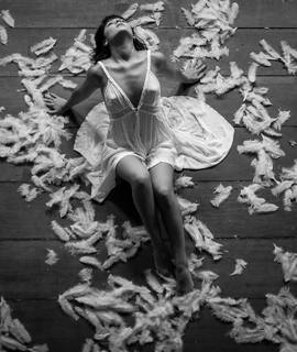 Giulia Buscacio feet photo thumbnail