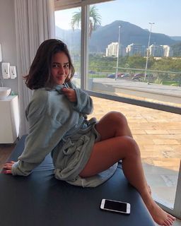 Giulia Buscacio feet photo thumbnail