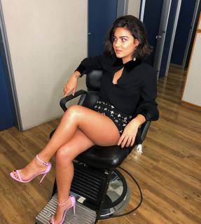 Giulia Buscacio feet photo thumbnail