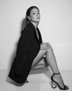 Giulia Buscacio feet photo thumbnail