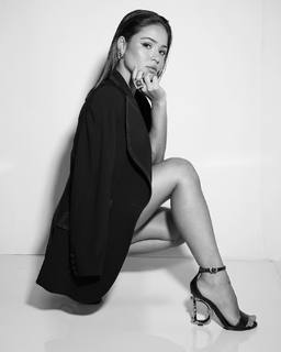 Giulia Buscacio feet photo thumbnail