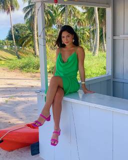 Giulia Buscacio feet photo thumbnail