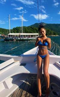 Giulia Buscacio feet photo thumbnail