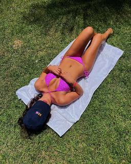 Giulia Buscacio feet photo thumbnail