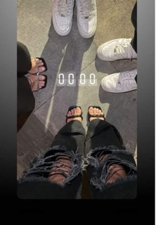 Giulia Buscacio feet photo thumbnail