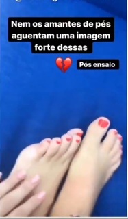 Giulia Buscacio feet photo thumbnail