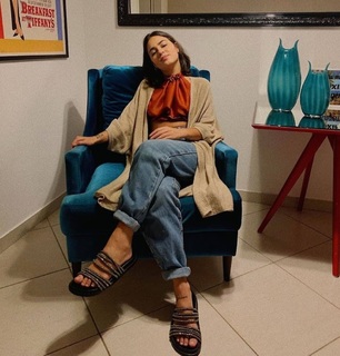 Giulia Buscacio feet photo thumbnail