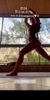 Giulia Buscacio feet photo thumbnail