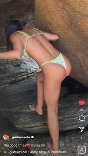 Giulia Buscacio feet photo thumbnail