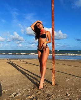 Giulia Buscacio feet photo thumbnail