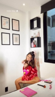 Giulia Buscacio feet photo thumbnail