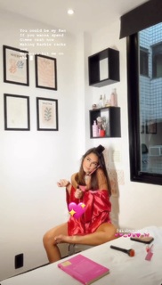 Giulia Buscacio feet photo thumbnail