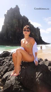 Giulia Buscacio feet photo thumbnail