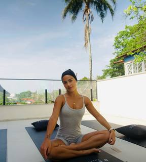 Giulia Buscacio feet photo thumbnail