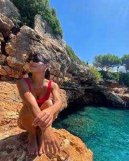 Giulia Buscacio feet photo thumbnail