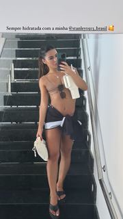 Giulia Buscacio feet photo thumbnail