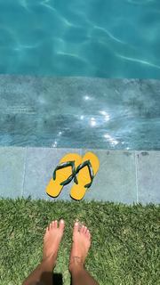 Giulia Buscacio feet photo thumbnail