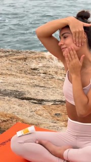 Giulia Buscacio feet photo thumbnail