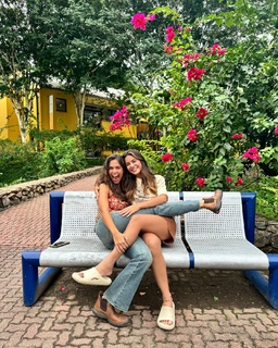 Giulia Buscacio feet photo thumbnail