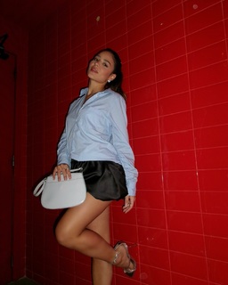 Giulia Buscacio feet photo thumbnail