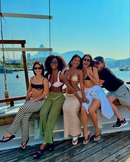 Giulia Buscacio feet photo thumbnail