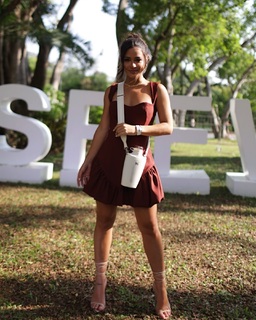 Giulia Buscacio feet photo thumbnail