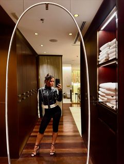 Giulia Buscacio feet photo thumbnail