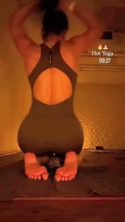 Giulia Buscacio feet photo thumbnail