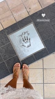 Giulia Buscacio feet photo thumbnail