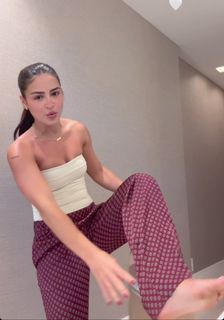 Giulia Buscacio feet photo thumbnail