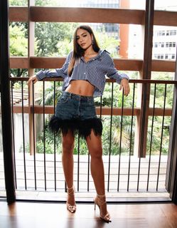 Giulia Buscacio feet photo thumbnail