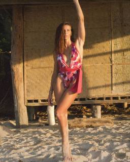 Giulia Calcaterra feet photo 4