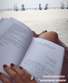 Giulia De Lellis feet photo thumbnail