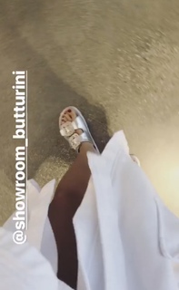 Giulia De Lellis feet photo thumbnail