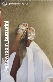 Giulia De Lellis feet photo thumbnail
