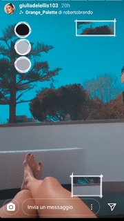 Giulia De Lellis feet photo thumbnail