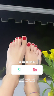 Giulia De Lellis feet photo thumbnail